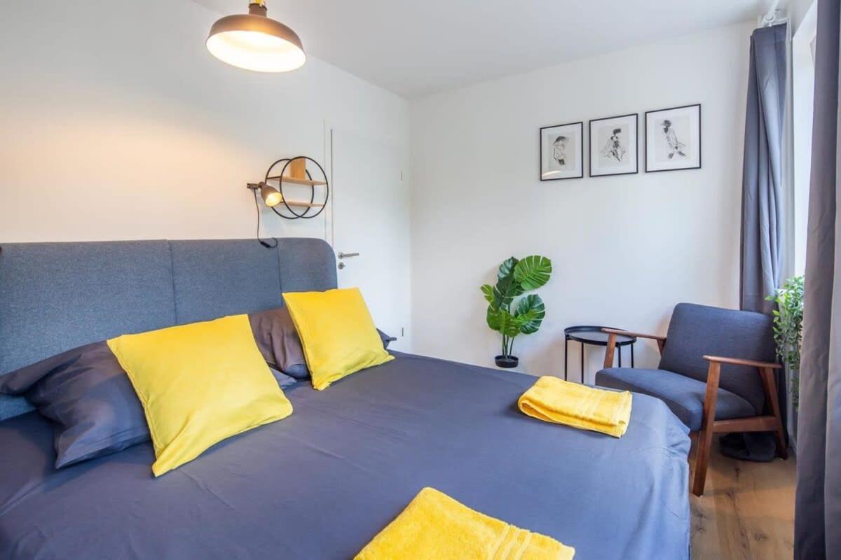 Apartment 3 Bedroom In Great Location *