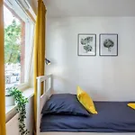 3 Bedroom Apartment In Great Location
